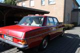 Mercedes-Benz 200 - rote Mercedes-Benz 200