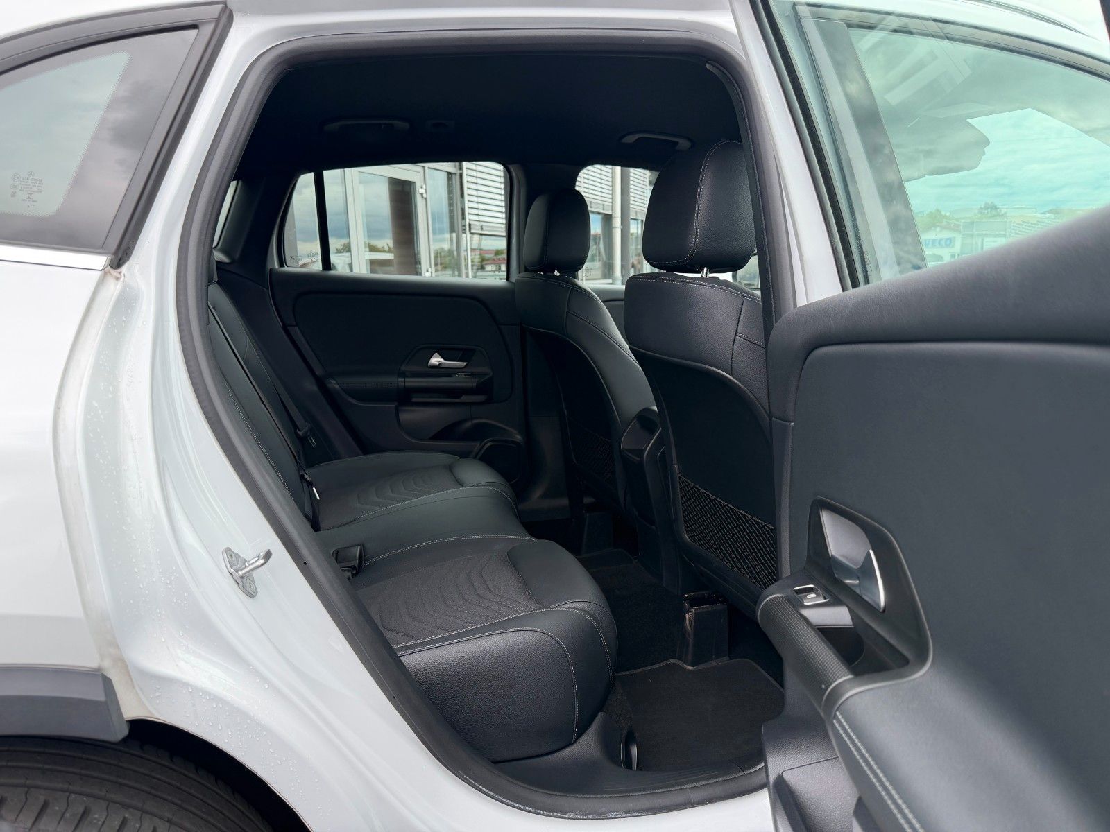 Fahrzeugabbildung Mercedes-Benz GLA 200d Style+Distr+AHK+RKamera+1.Hand