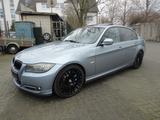 BMW 335i  KLiMATRONiC-- LEDER--NAVi--elSSD--XENON - BMW 335 in Dortmund