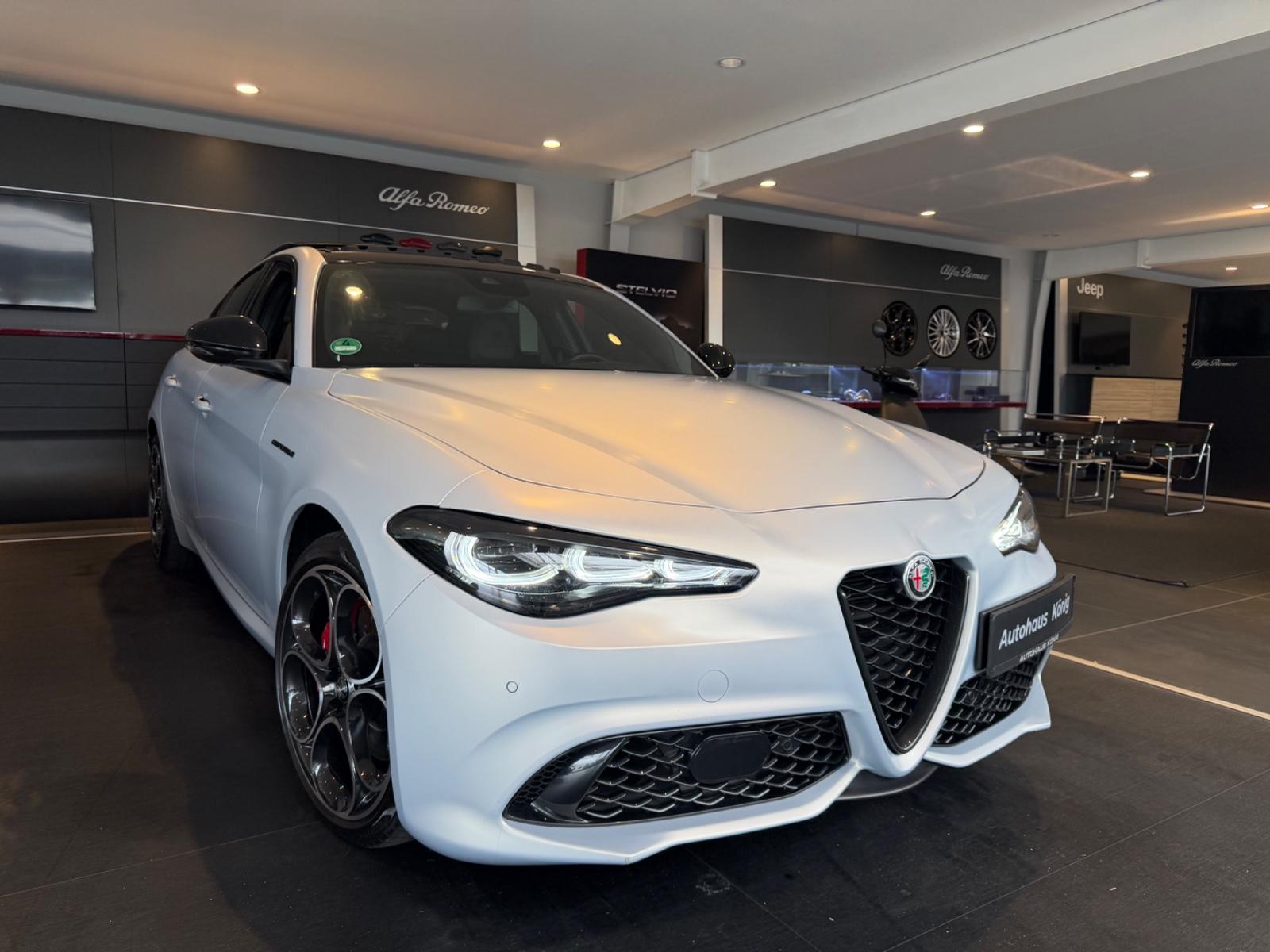 Alfa Romeo Giulia Competizione Q4 Panorama CarPlay Memory