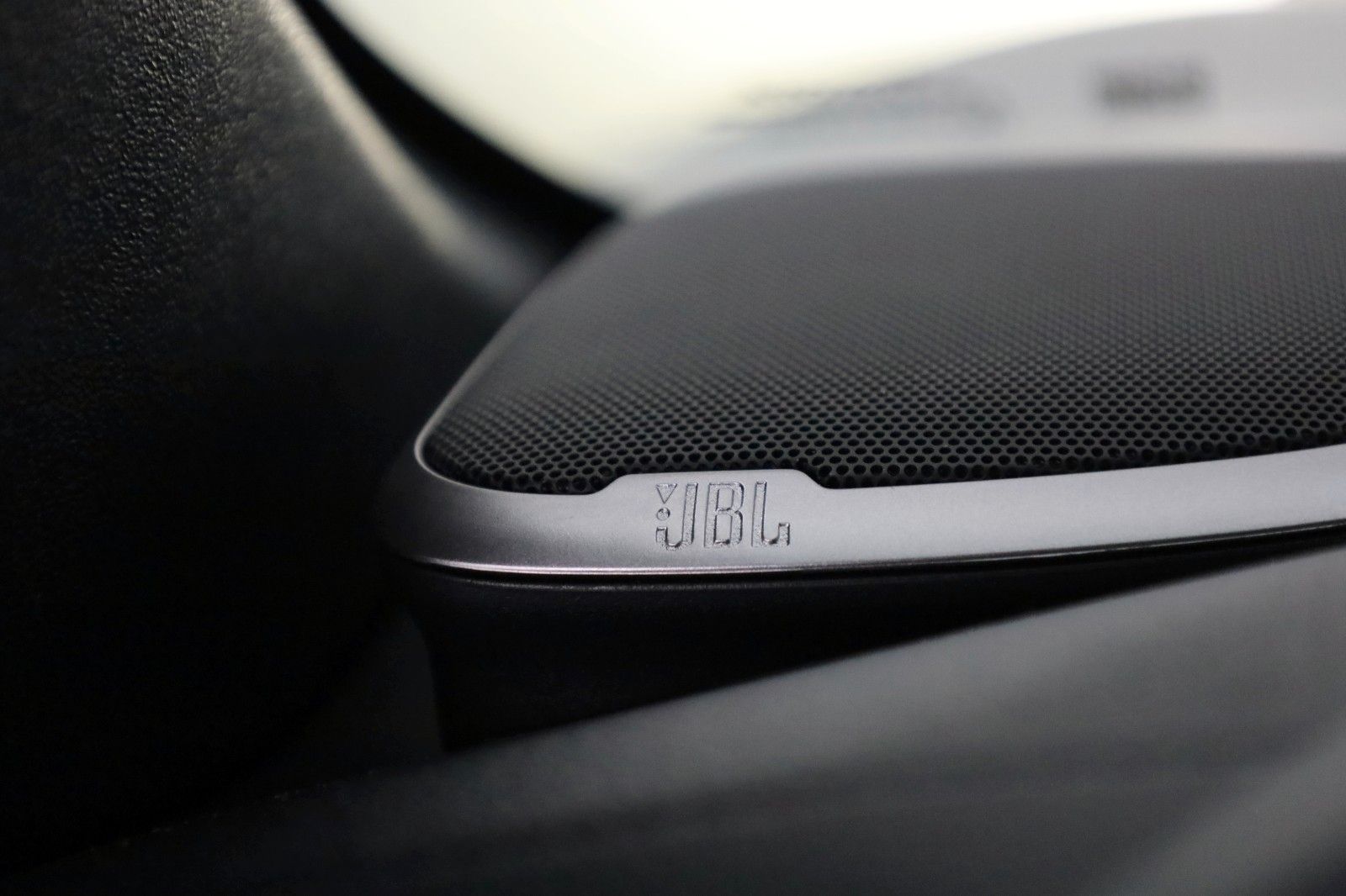 Fahrzeugabbildung Toyota Hilux 2.8 D-4D Invincible, Rollbügel, Rollo, AHK