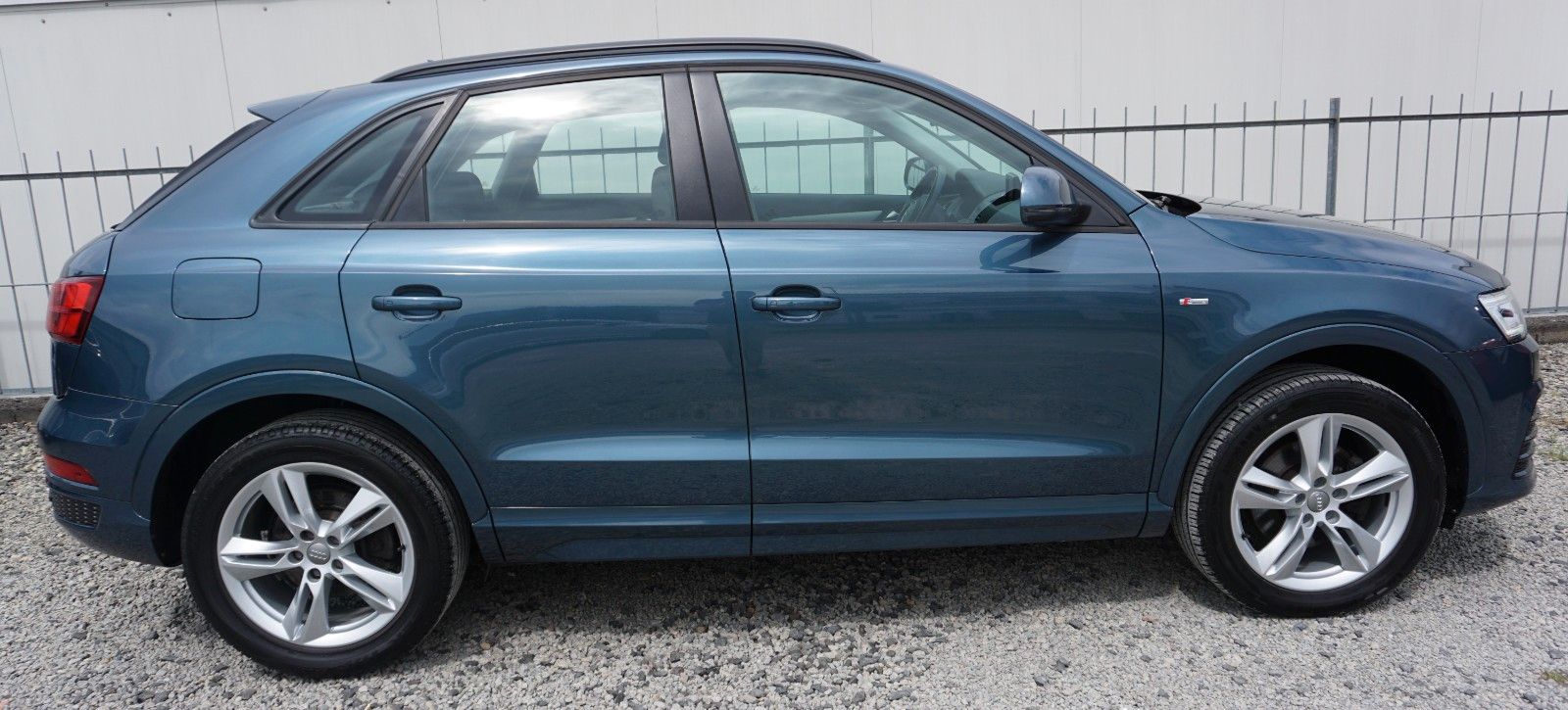 Fahrzeugabbildung Audi Q3 S Line, Navi, LED, AHK, Keyless, Start & Stop