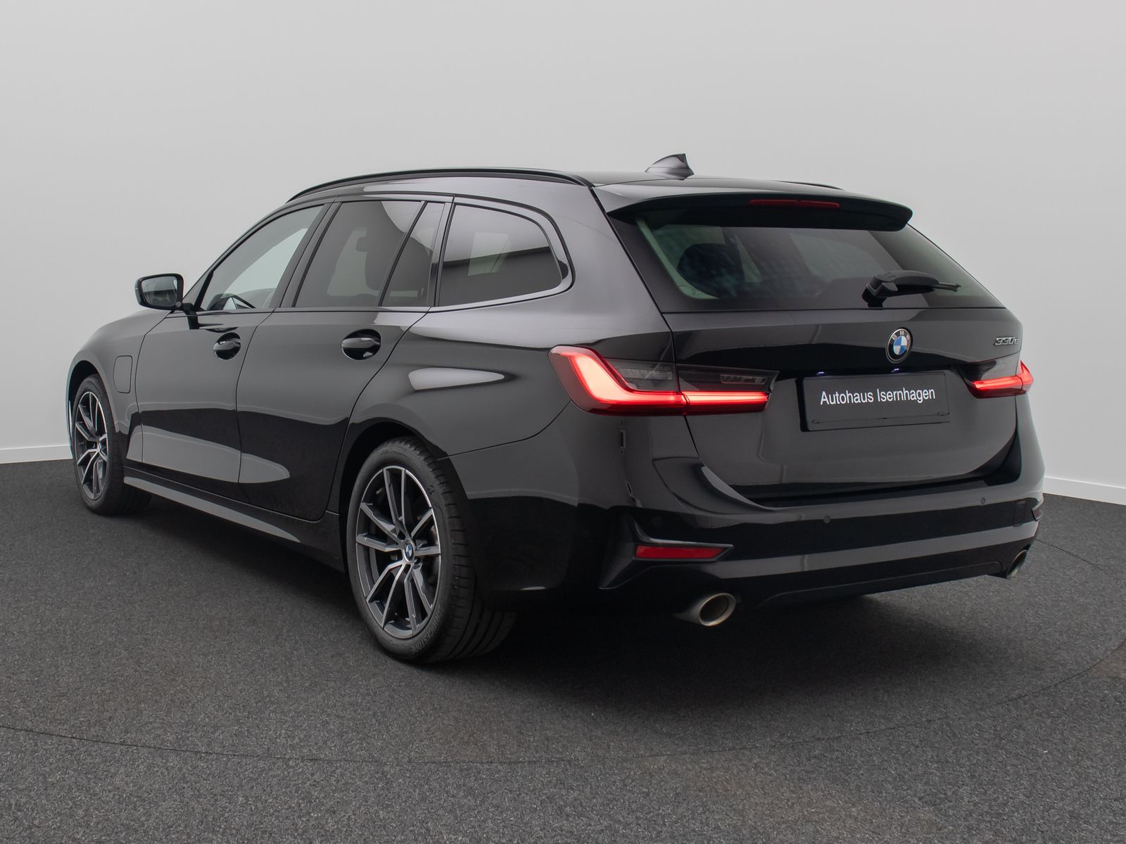 Fahrzeugabbildung BMW 330e Sport Line Laser HUD DAB PDC Komfort Alarm