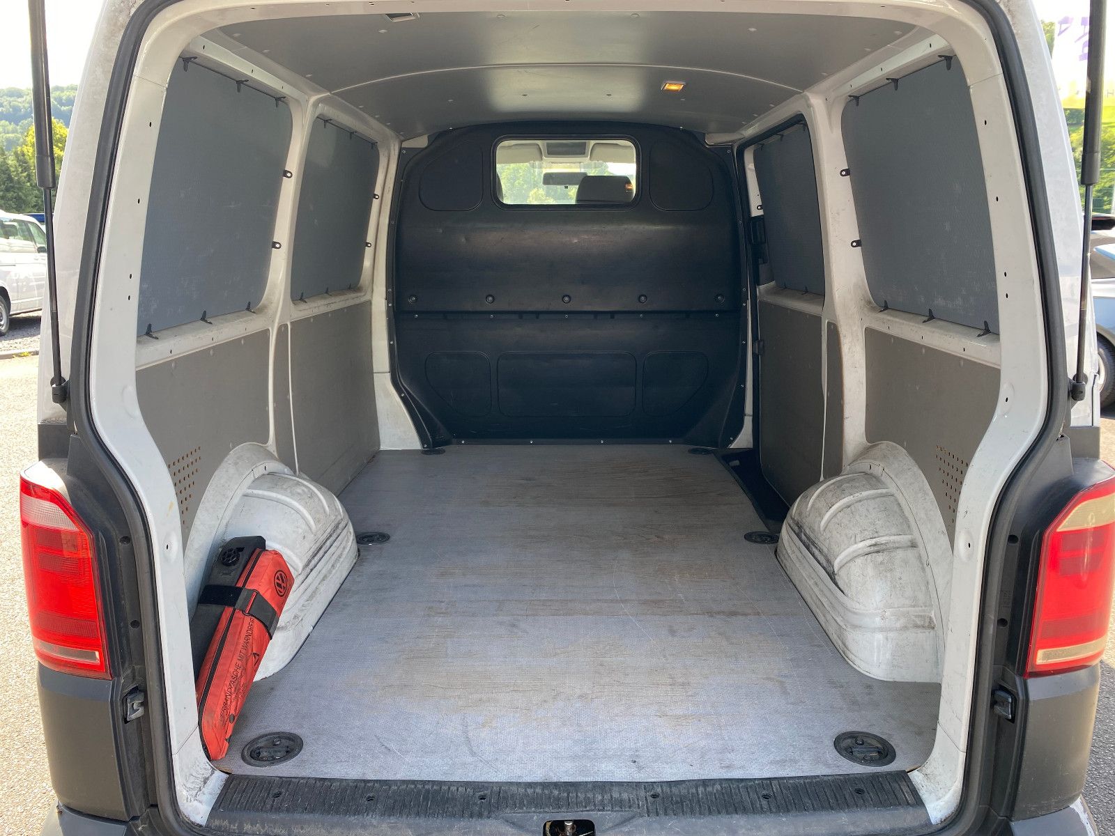 Fahrzeugabbildung Volkswagen T6 Transporter EcoProfi 3-Sitzer AHK SHZ Klima