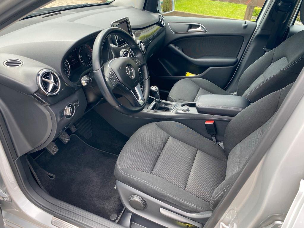 Mercedes-Benz B 180
