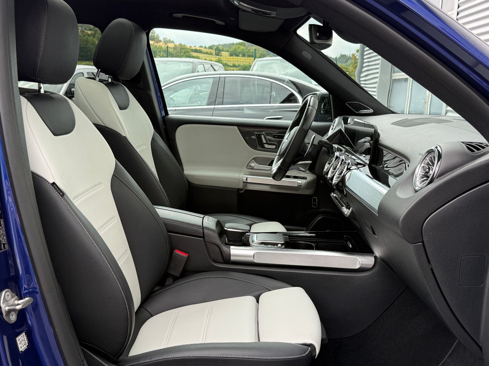 Fahrzeugabbildung Mercedes-Benz GLB 35 AMG 4Matic ACC Burmester 360°K Pano Night