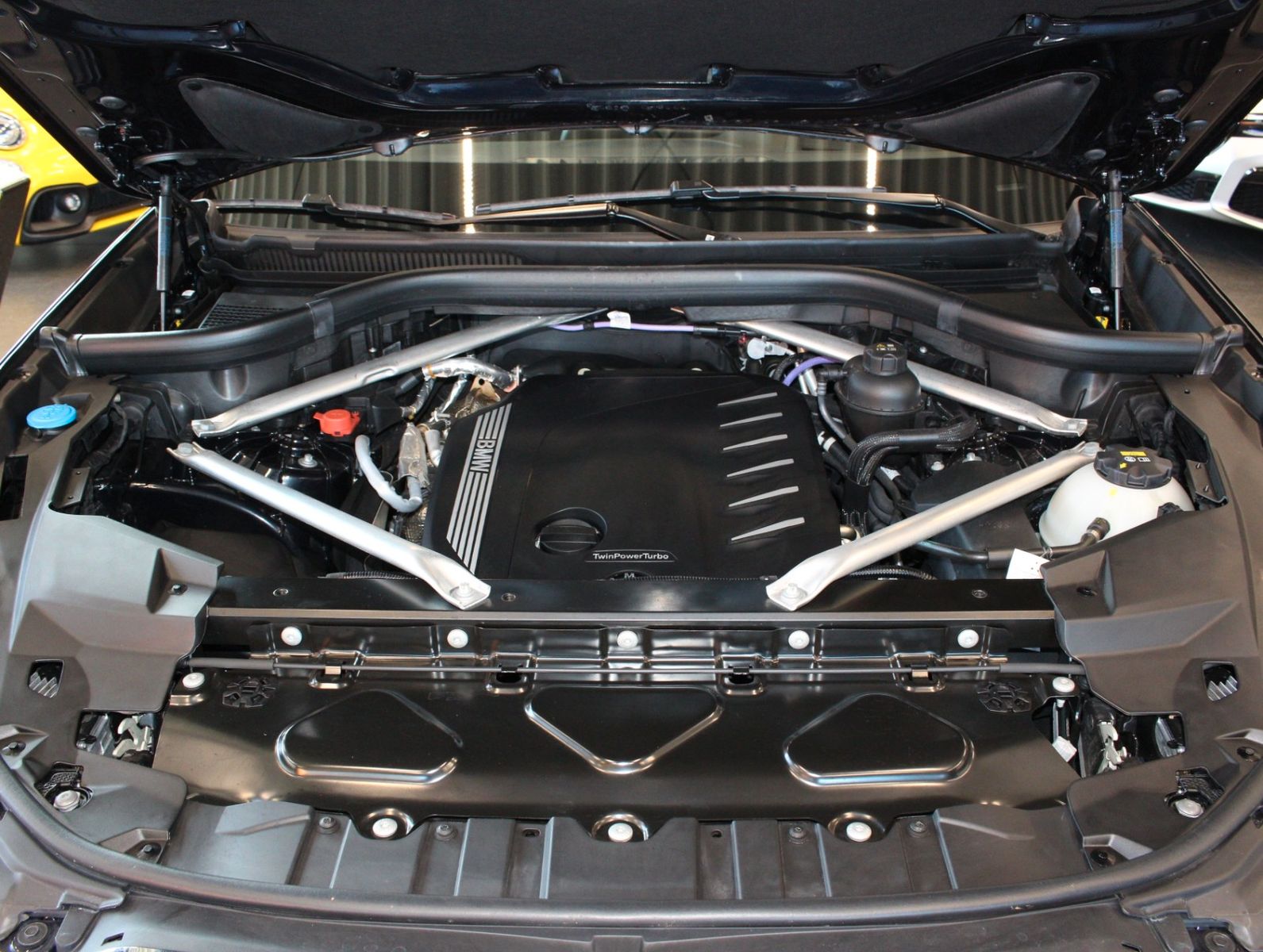 Fahrzeugabbildung BMW X5 xDrive30d M-Sport*PNRM*HUD*Kamera