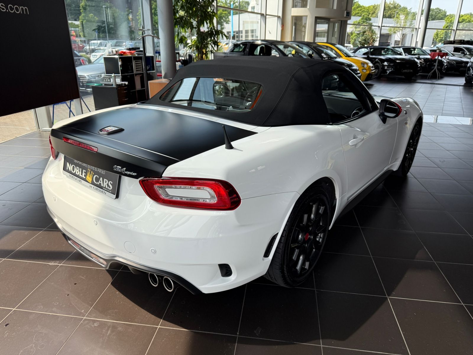 Fahrzeugabbildung Abarth 124 Spider LED LEDER ALU SHZ