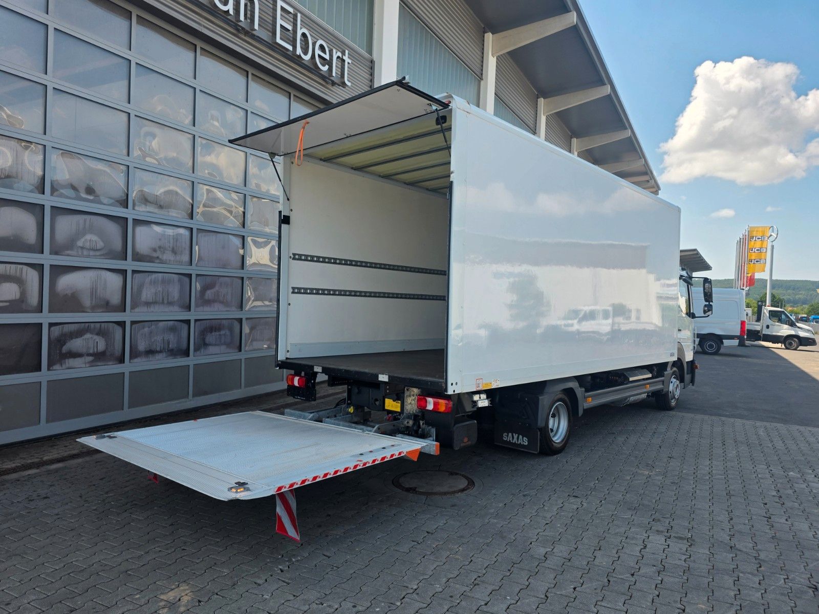 Fahrzeugabbildung Mercedes-Benz Atego 818 L Koffer+LBW Klima 3 Sitze