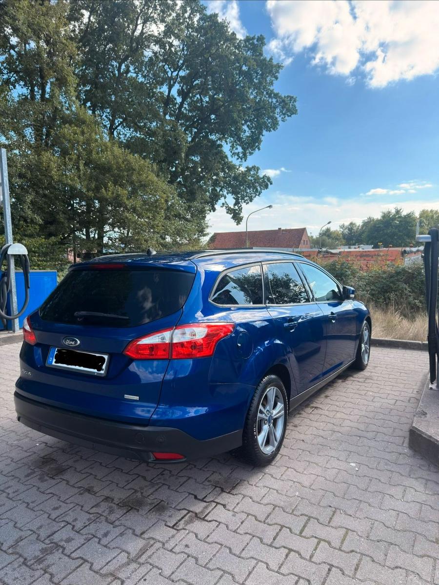 Ford Focus 2014 — interior