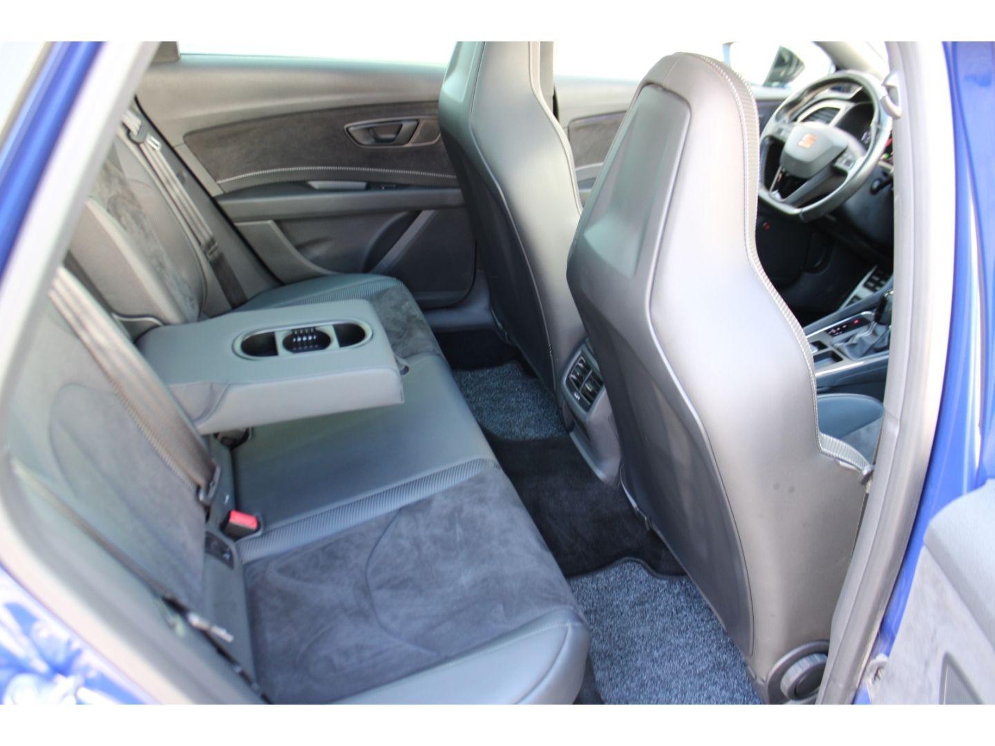 Fahrzeugabbildung SEAT Leon 300 4Drive Cupra Remus H&R DSG ACC LED Pano