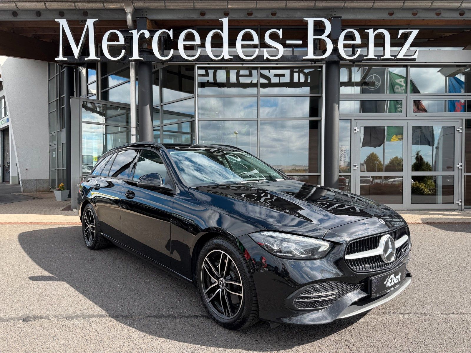 Fahrzeugabbildung Mercedes-Benz C 200d T RFK+SpurhaltA+EinparkP+SpiegelP+LED+IHC