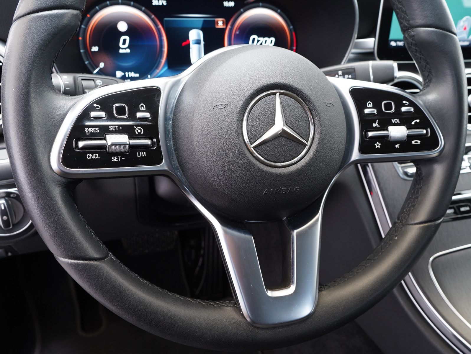 Fahrzeugabbildung Mercedes-Benz C 400 T 4Matic AMG Line LED/COMAND/DAB/DISTRONIC