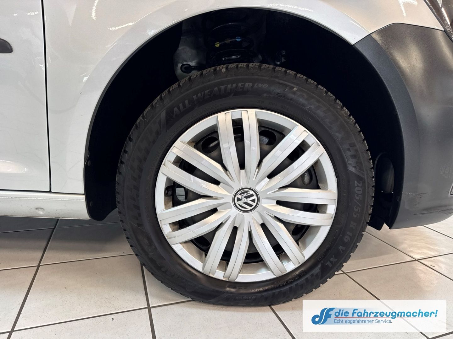 Fahrzeugabbildung Volkswagen Caddy Maxi Trendline BMT AHK Navi Mehrzonenklima