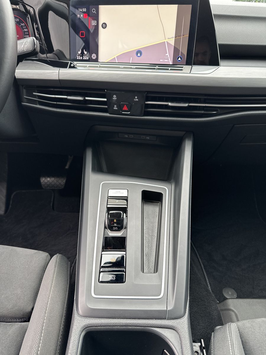 Fahrzeugabbildung Volkswagen Golf Variant 1.5 eTSI DSG Style NAV+LED+ACC+VC