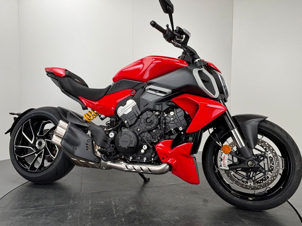 Fahrzeugabbildung Ducati DIAVEL V4 *NEUWERTIG *1. HAND