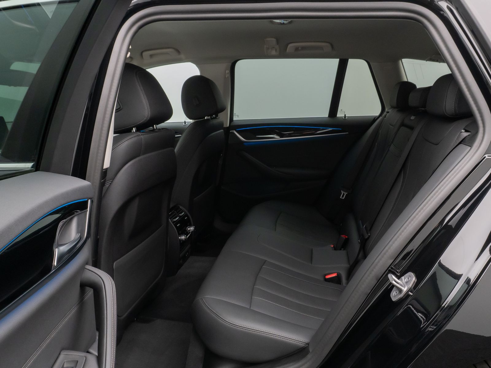 Fahrzeugabbildung BMW 530e Kamera Laser HUD DAB AHK Komfort AlarmLeder