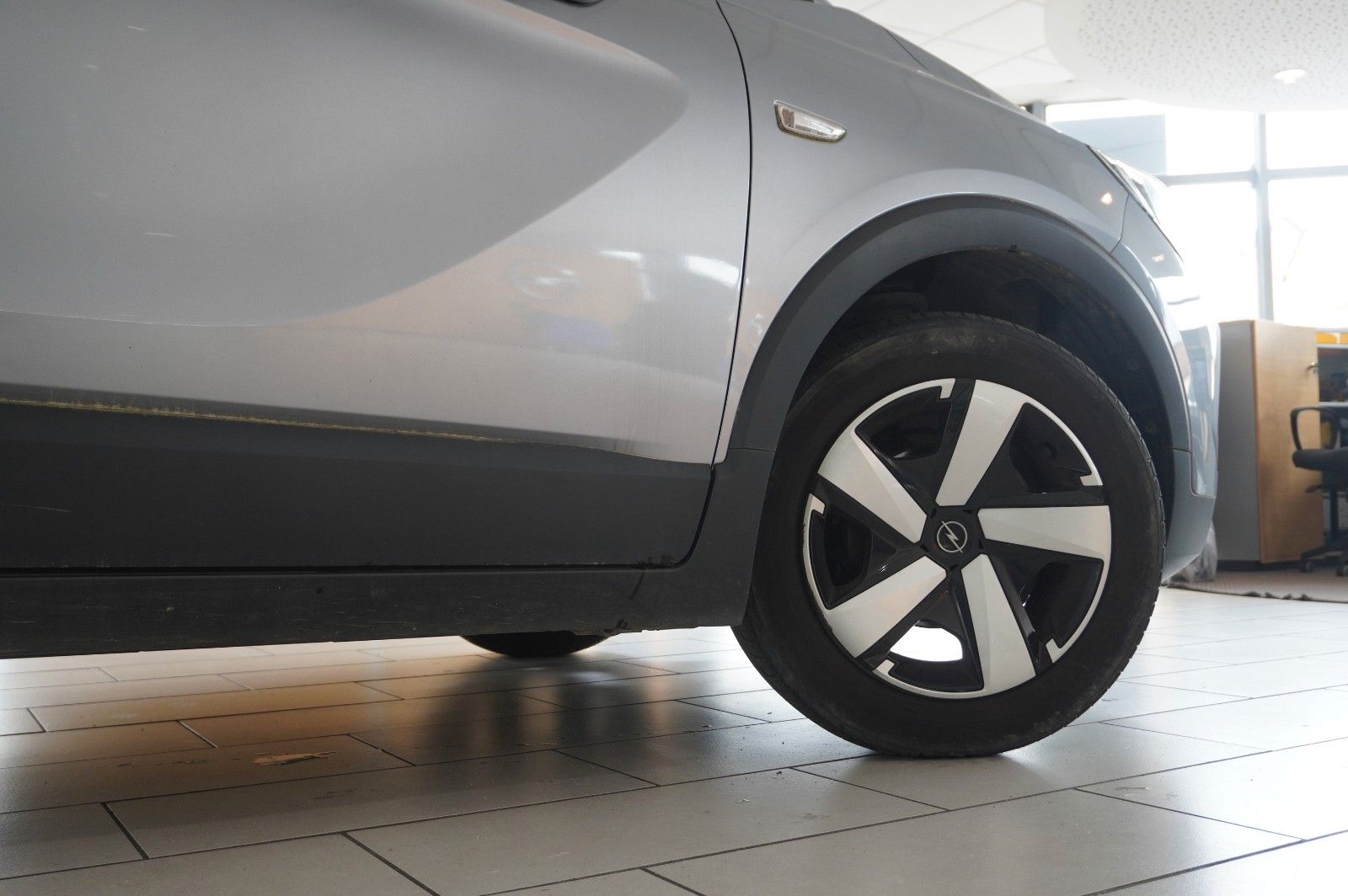 Fahrzeugabbildung Opel Crossland (X) 1.2 EDITION NAVI/LED/KAMERA/TEMP.