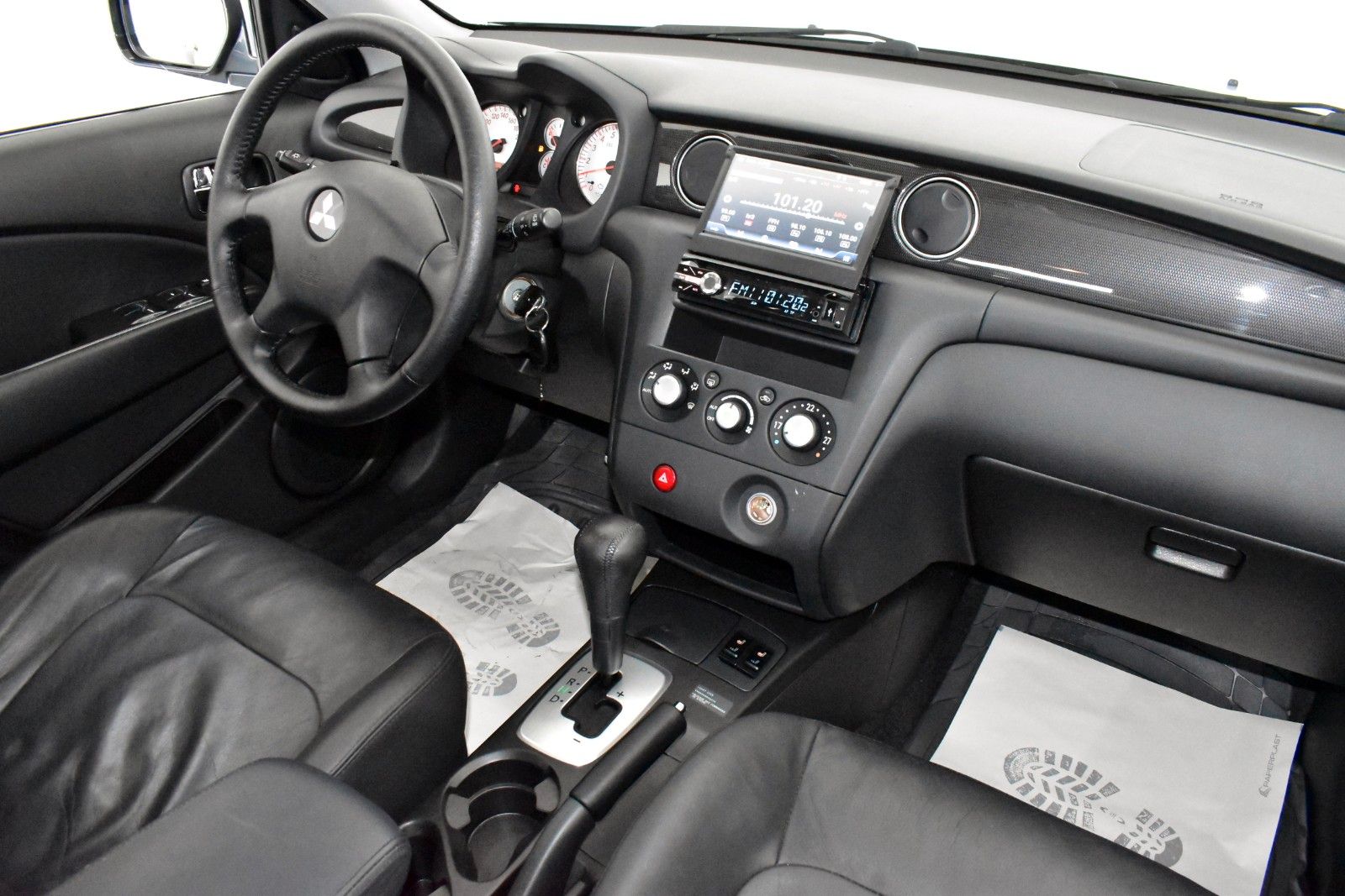 Fahrzeugabbildung Mitsubishi Outlander 2.4 Intense Leder,Navi,Kamera,SR+WR