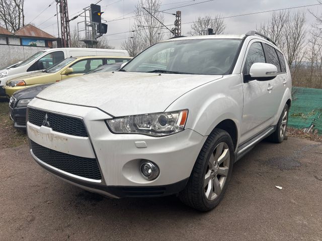 Mitsubishi Outlander 35 Jahre 4WD 7Sitzer Leder Klima Xenon