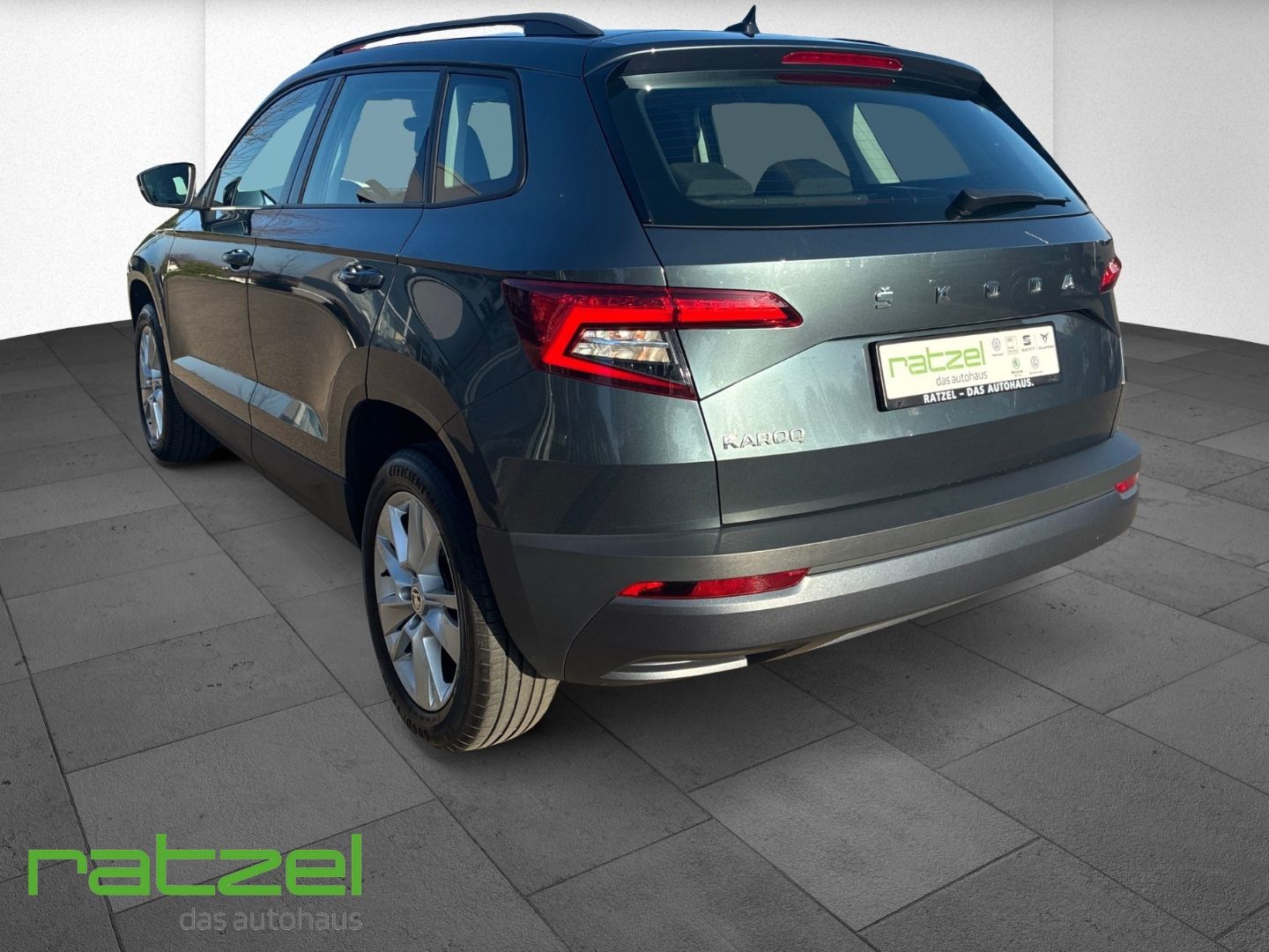 Fahrzeugabbildung SKODA Karoq Ambition 1.5 TSI DSG DAB SHZ Spurwechselas