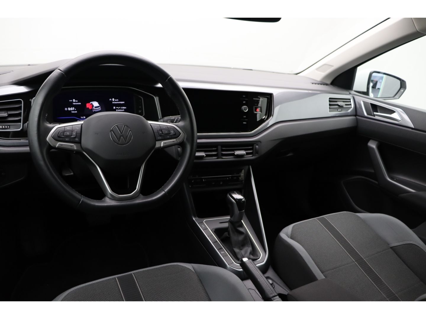 Fahrzeugabbildung Volkswagen Polo VI Style ACC Digi Cockpit LED Apple Carplay