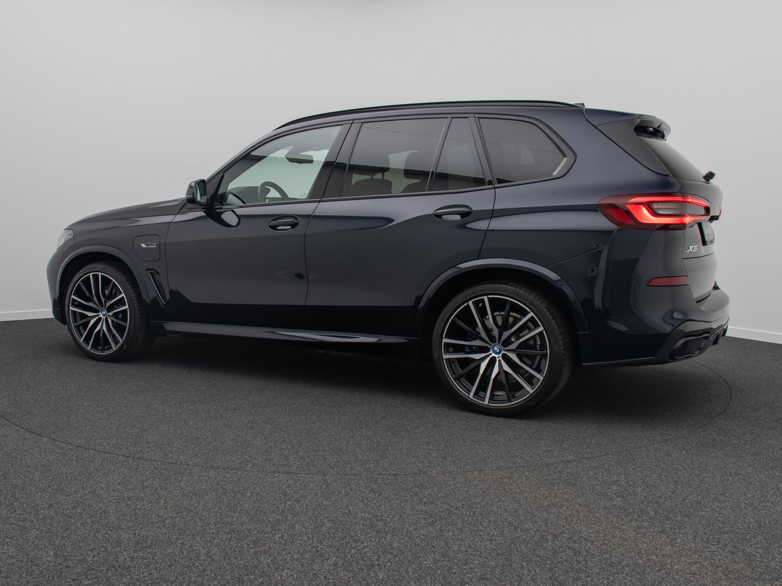 Fahrzeugabbildung BMW X5 xD45e M Sport 360°Laser HUD DAB HiFi AHK 22"