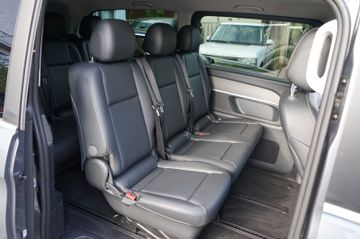 Mercedes V 220 - 9