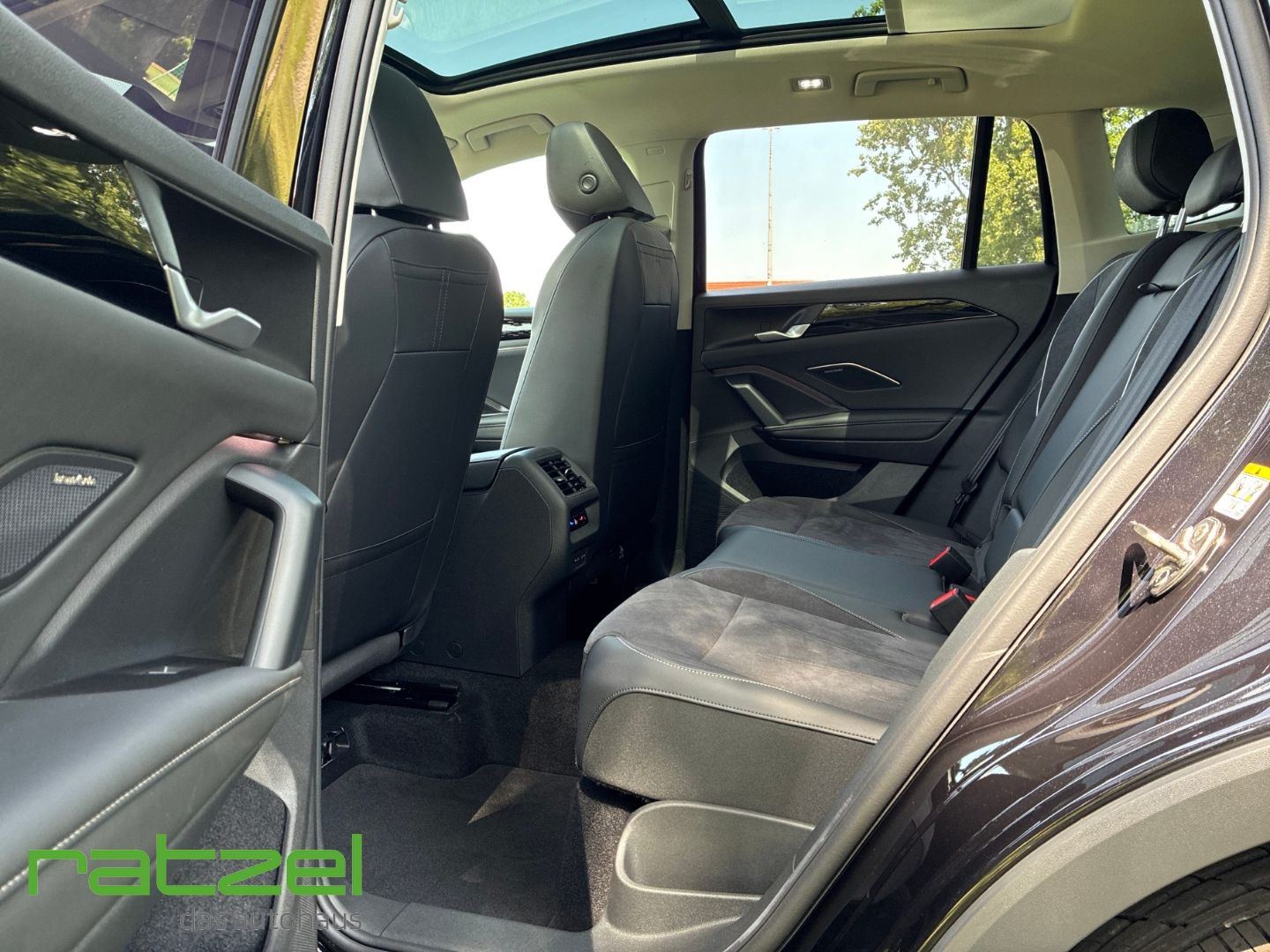 Fahrzeugabbildung Volkswagen Tiguan Elegance 2.0TDI DSG 4M Standh.+AHK+NAVI