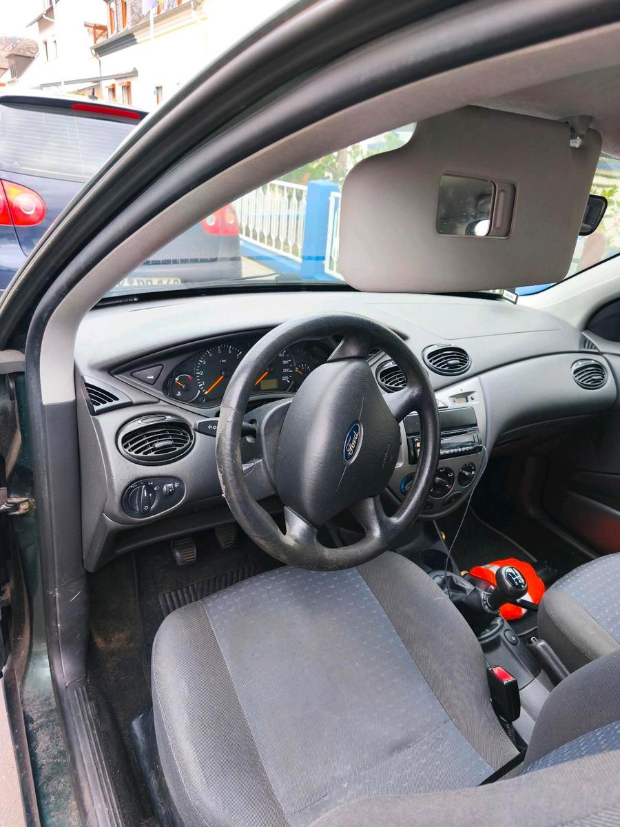 Ford Focus 2004 — interior