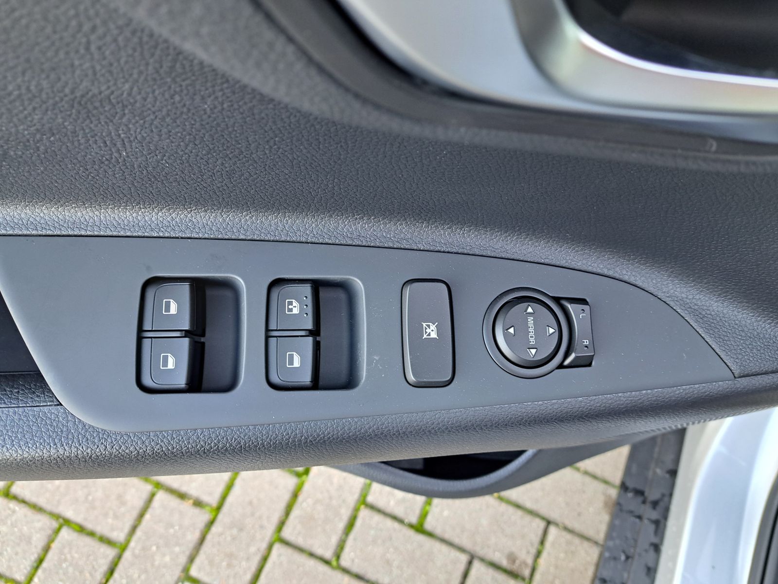 Fahrzeugabbildung Kia Stonic 1.0 T-GDI AUTOMATIK LED NAVI WINTERPAKET