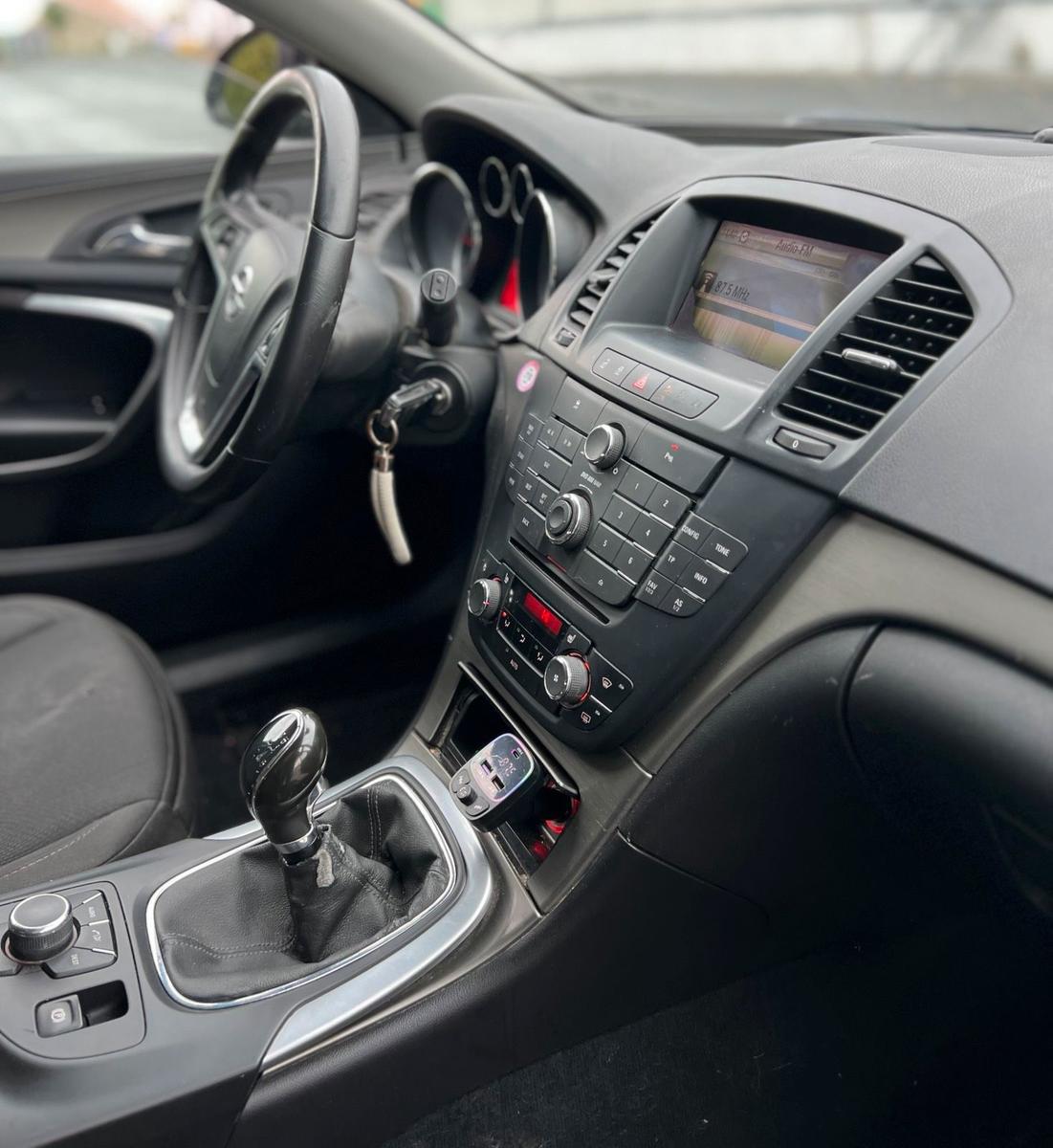 Opel Insignia 2010 — photo 10