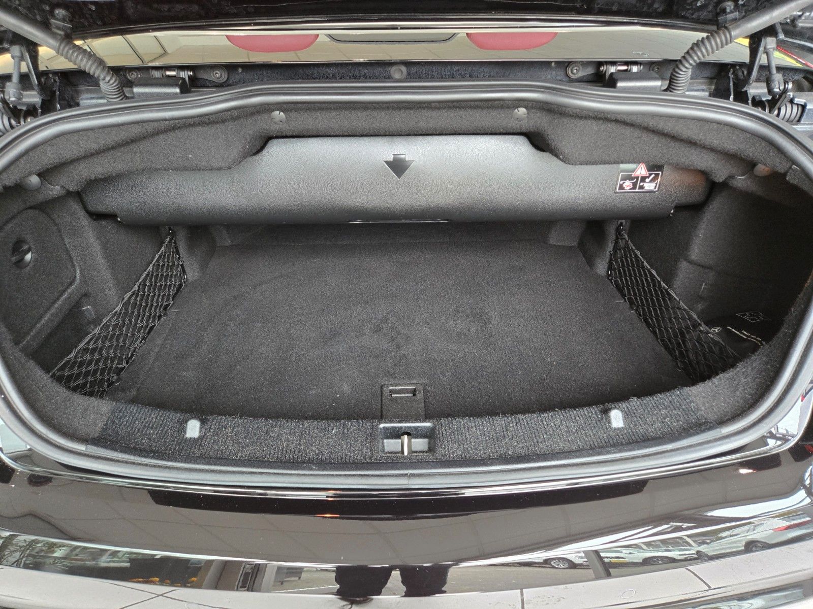 Fahrzeugabbildung Mercedes-Benz E 220 BlueEfficiency* AMG LINE * SCHWARZ / ROT *