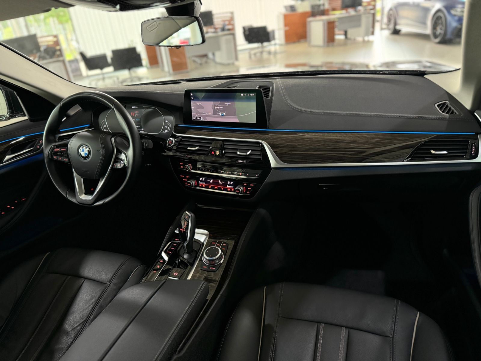 Fahrzeugabbildung BMW 530e xD Luxury Line 360° HUD Laser DAB Komfort