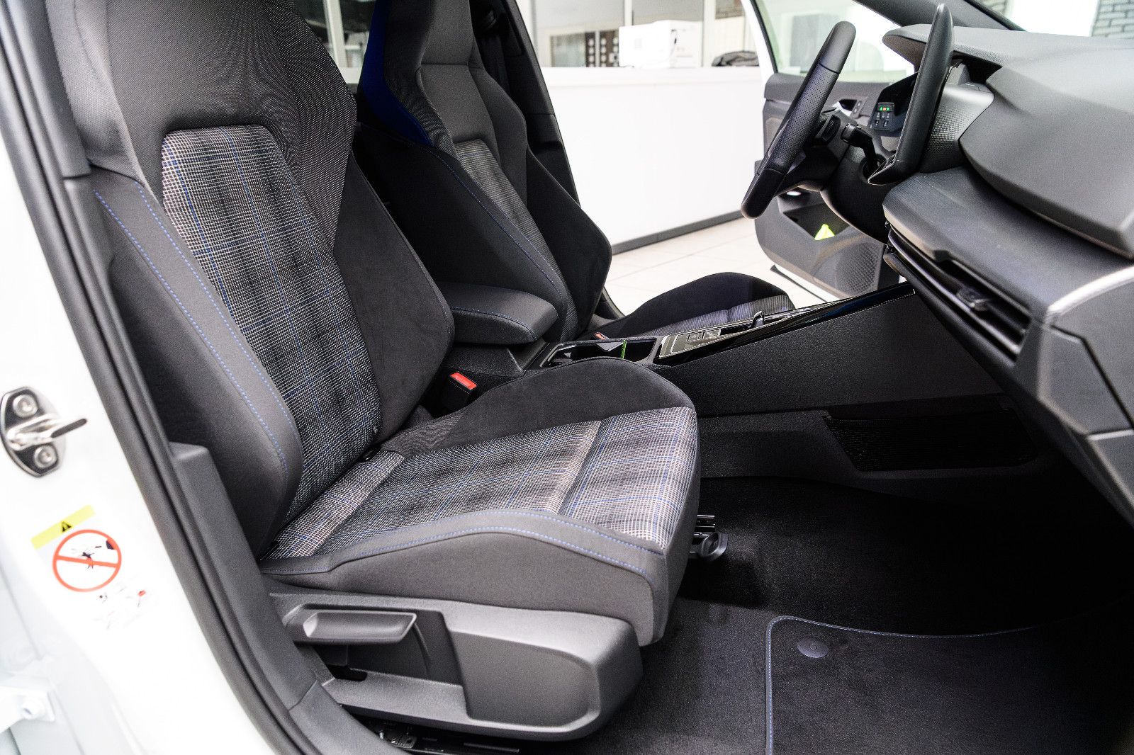 Fahrzeugabbildung Volkswagen Golf GTE BLACK-STYLE+ IQ-LIGHT