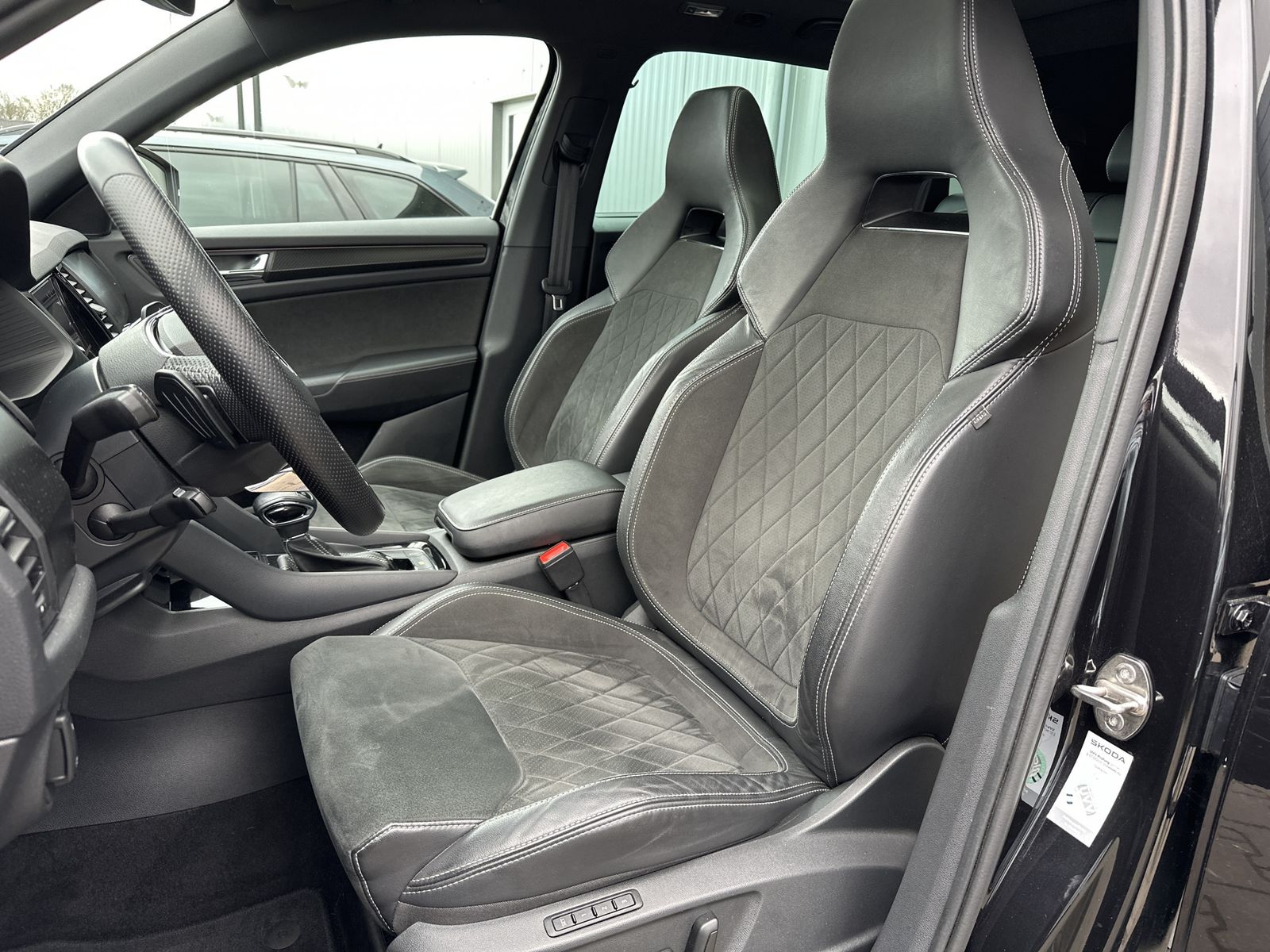 Fahrzeugabbildung SKODA Kodiaq 1.5 TSI DSG Sportline NAV+LED+AHK+PANO+VC