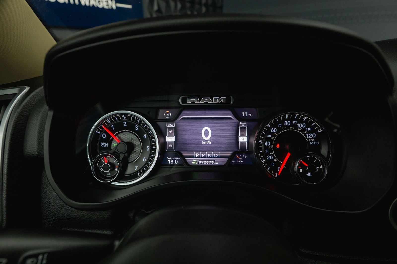 Fahrzeugabbildung Dodge RAM 5.7 V8 HEMI 4x4 OFFROAD Night GOLD EDITION