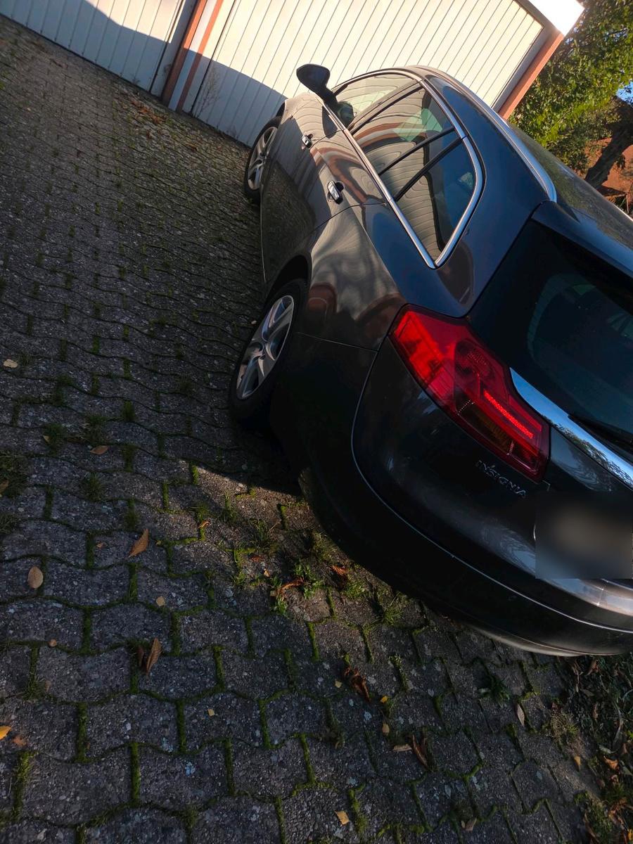 Opel Insignia 2011 — салон