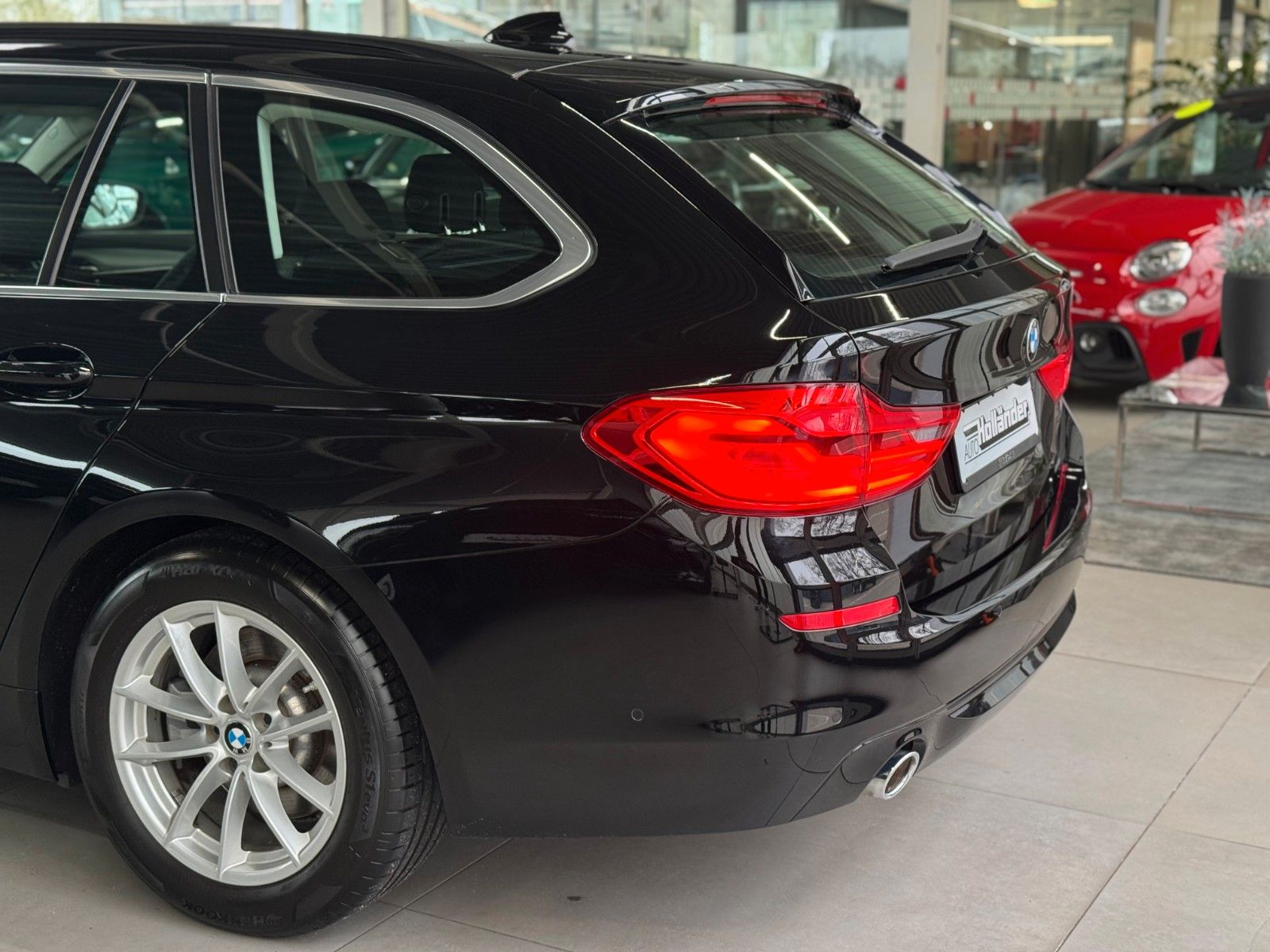 Fahrzeugabbildung BMW 520 d Touring "Business-P. Navi Connected Plus"