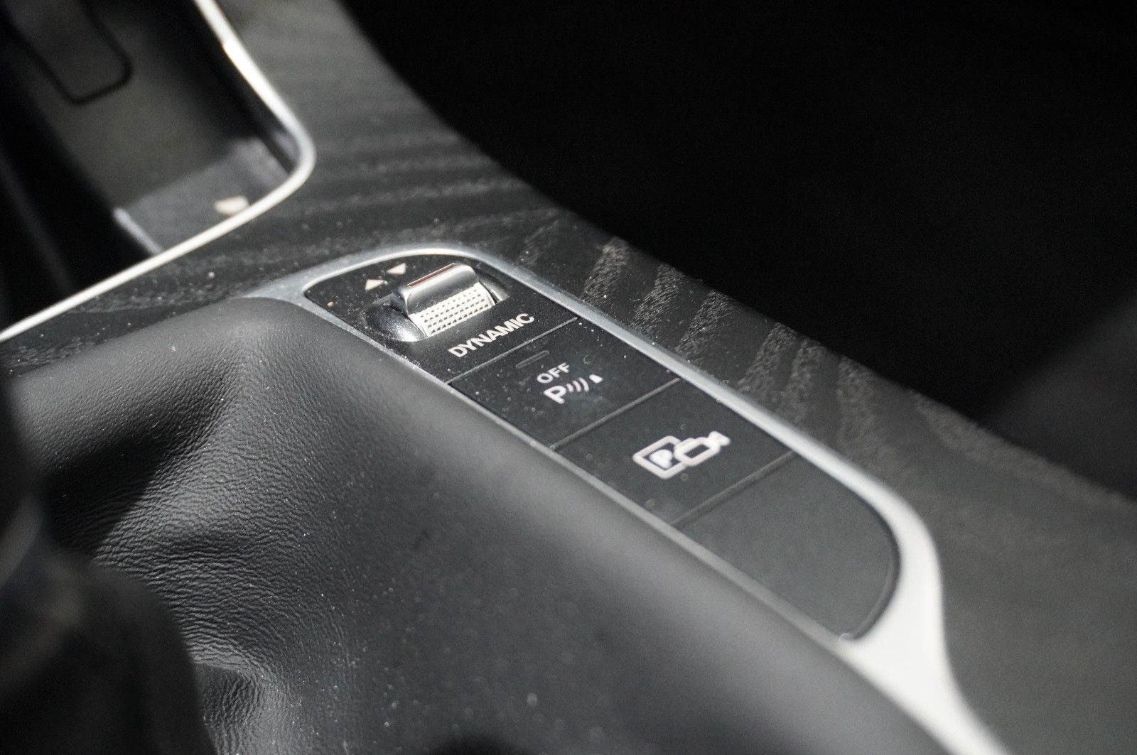 Fahrzeugabbildung Mercedes-Benz C 180 COUPE AMG LINE NAVI/LED/KAMERA/SPORT/SHZ