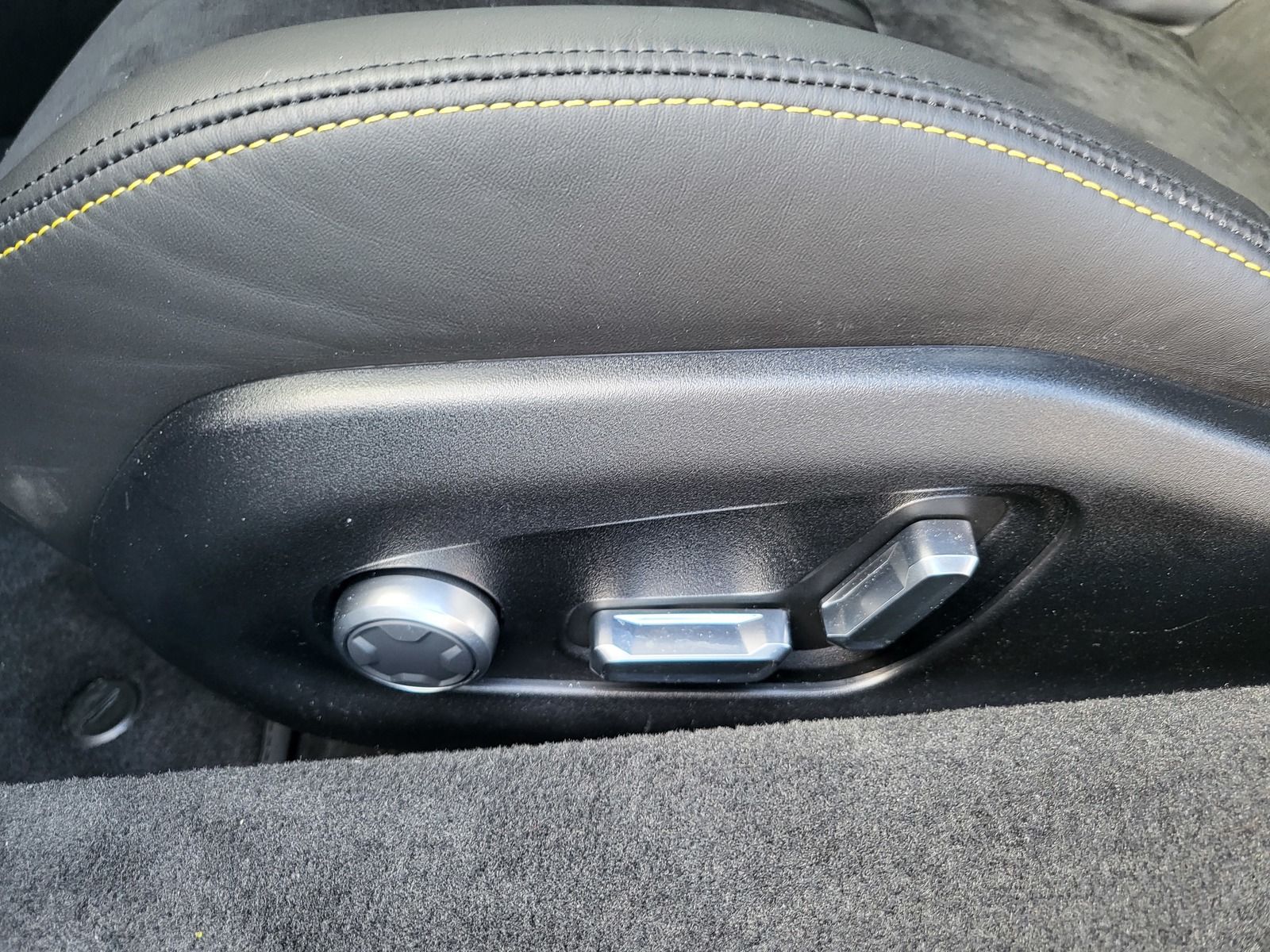 Car Image 28