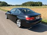 BMW 330i Coupé - Topzustand mit wenig Kilometern - BMW 330 mit Benzin-Antrieb: Coupé