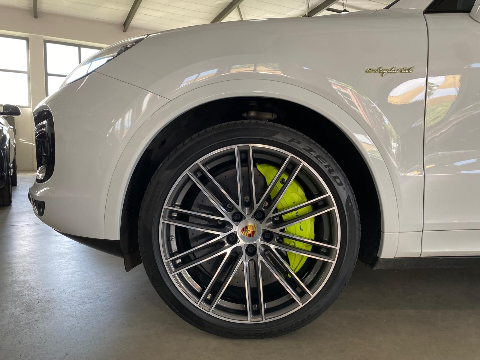 Fahrzeugabbildung Porsche Cayenne Turbo S E Hybrid/Pano/HUD/Matrix/22´/BUR