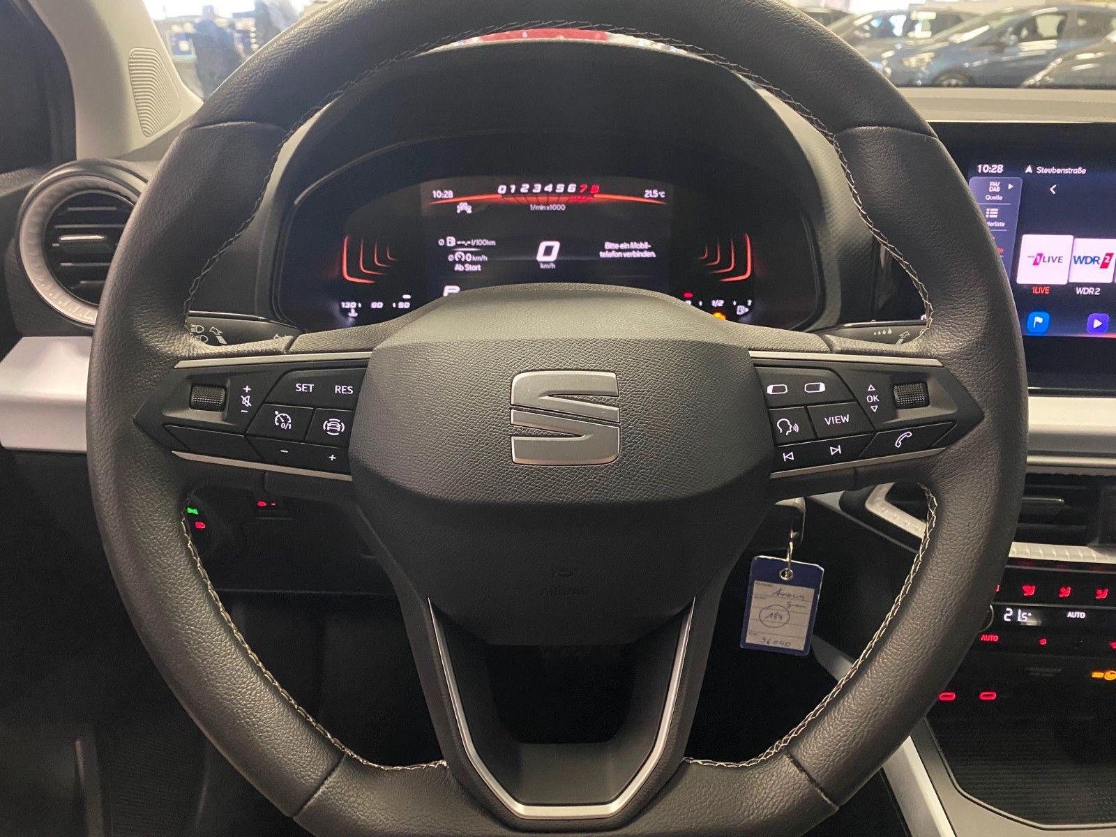 Fahrzeugabbildung SEAT Arona 1.0 TSI STYLE DSG+NAVI+LED+APP+TEMPOMAT+++