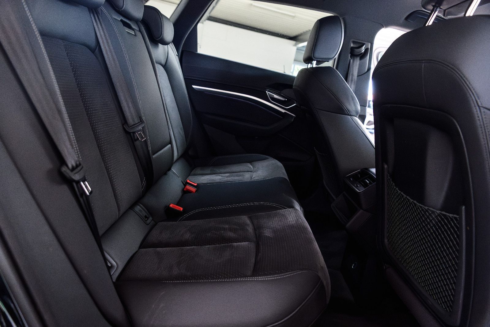 Fahrzeugabbildung Audi e-tron 50 quattro S line NAVI/SZH/LED/RFK
