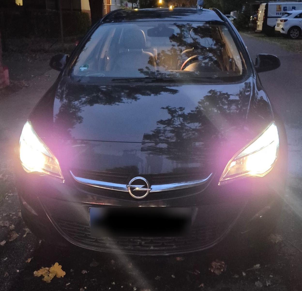 Opel Astra 2015 — rear view