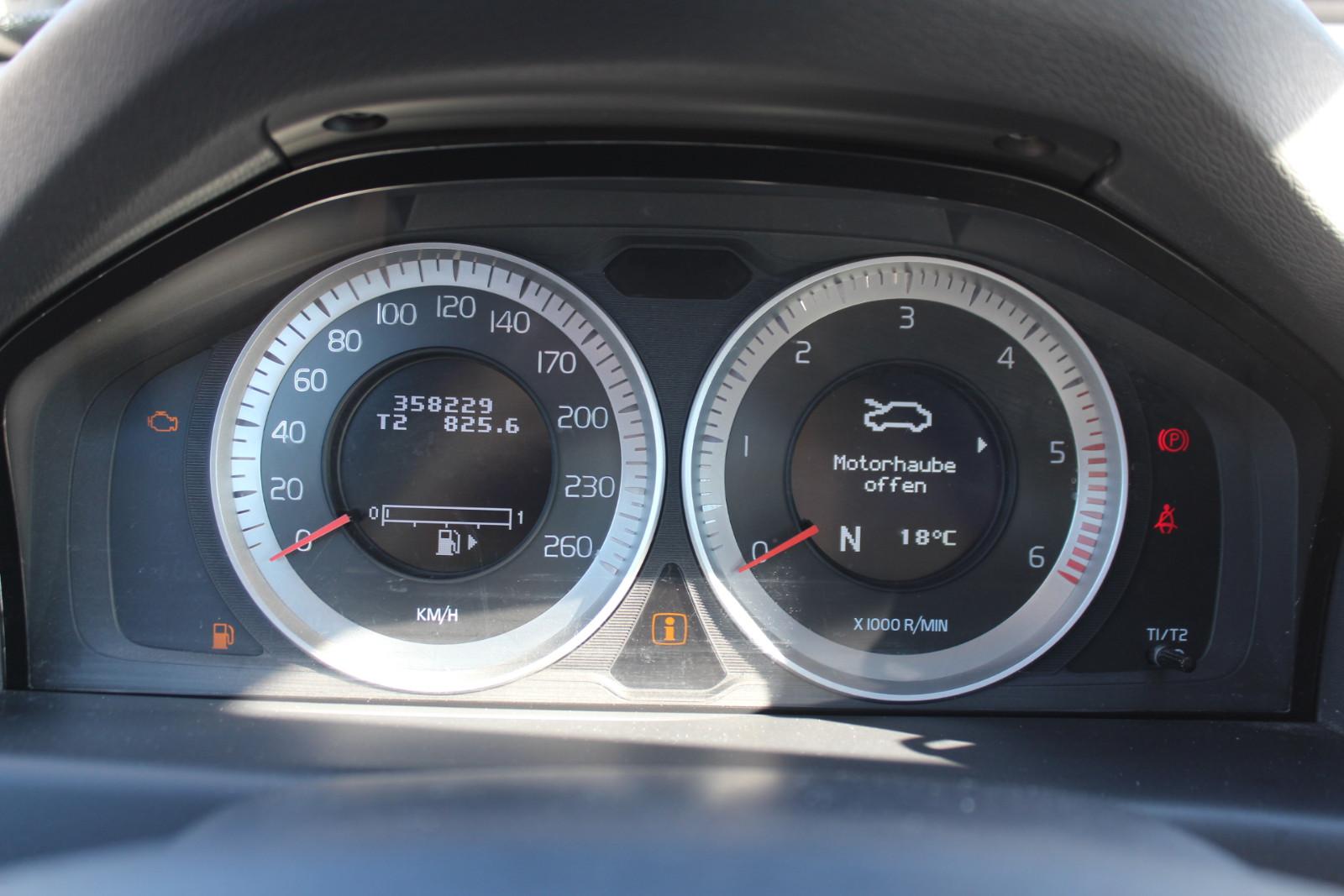 Volvo V70 2013 — photo 16