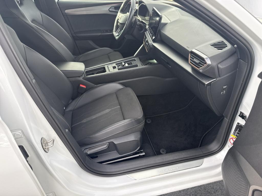 Cupra Leon VZ DCC 4DRIVE ACC LED RKam ParkLenk Nav SHZ