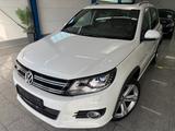 Volkswagen Tiguan 2.0 TDI*R-LINE*PANO*4X4*AUTO*BI-XEN*NAVI - mit Diesel-Antrieb: Scheckheftgepflegt
