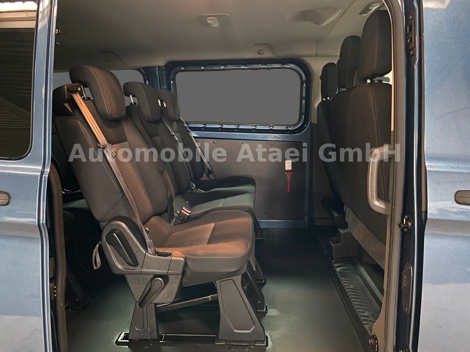 Fahrzeugabbildung Ford Transit Custom 340 L2H1 *9-Sitzer* NAVI (2809)